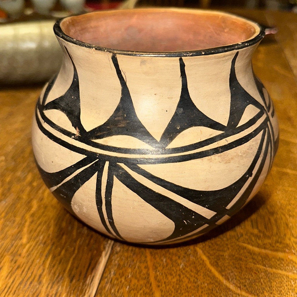 SANTO DOMINGO POLYCHROME POTTERY JAR 5.5” TALL